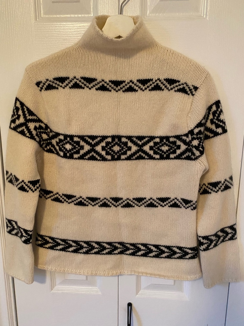 100% Cashmere heavier weight Scandinavian type pullover cream black Size Medium